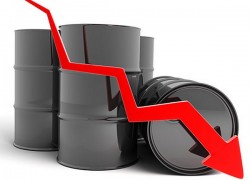 Нефтяные фьючерсы дешевеют на опасениях инвесторов о сохранении избытка предложения «черного золота»