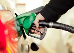 Бензины в рознице медленно продолжают дорожать, СПБТ — дешевеет