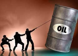 Мировая нефть продолжает дешеветь на опасениях относительно заморозки добычи