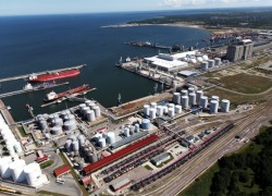 Польша и Азербайджан договорились по транспортировке нефти и сжиженного газа