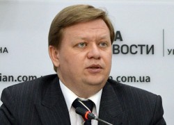 Бензин будет дорожать, пока дешевеет гривна, — эксперт