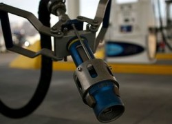 За неделю сжиженный газ на заправках подешевел, в мелком опте — резко подорожал