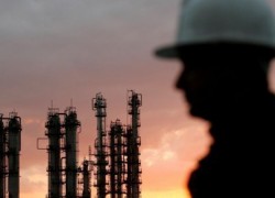 Нефть дешевеет на данных о росте числа буровых установок в США