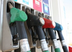 В мелком опте бензины показали снижение, в рознице — рост цены