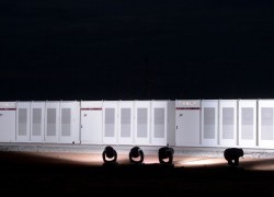 Tesla досрочно собрала для Австралии крупнейший в мире литий-ионный аккумулятор