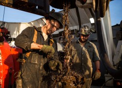 США в феврале увеличат добычу сланцевой нефти на 111 тыс барр/сут