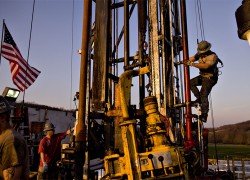 Добыча нефти в США превысила 10 млн барр/сут впервые с 1970г