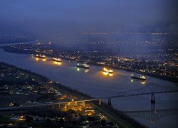 Порт Луизианы завершил загрузку первого супертанкера для экспорта нефти