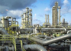 Азербайджан освободил импорт оборудования для НПЗ от таможенных пошлин