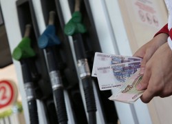 Россияне выходят на акции протеста из-за скачка топливных цен