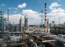Иранский НПЗ увеличил мощности по производству бензина до 12 млн литров в день