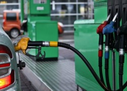 Светлые нефтепродукты дешевеют в рознице и мелком опте
