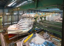 В Германии спущен на воду первый в мире круизный лайнер на сжиженном газе
