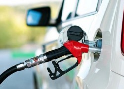 Розница продолжает подимать цены на автомобильное топливо