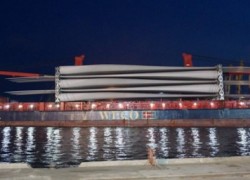 В Бердянский морской торговый порт зашло судно с комплектами ветрогенераторов для строительства Приморской ВЭС