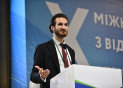 Заступник Оржеля Костянтин Чижик презентував чергову модель з урізання “зелених” тарифів