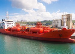 Поставки нефти в КНР в июле выросли в годовом выражении на 25%