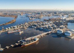 Термінал у Петербурзі прийняв першу партію нафтопродуктів з Білорусі