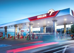 Польський Orlen майже вдвічі знизив поставку російської нафти