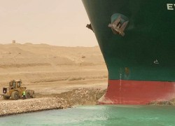 У південній частині Суецького каналу сів на мілину контейнеровоз MV Ever Given