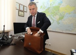 НАЗК звернулося до суду щодо припинення контракту з Вітренком