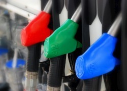 В августе продажи бензина снова сократились, — Госстат