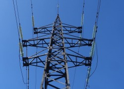 Російські війська пошкодили лінію електропередач, яка з’єднувала міста Луганщини