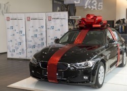«Лукойл» подарил BMW 3 серии постоянному клиенту