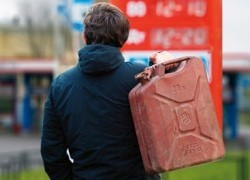 По всей Европе стабильно растут цены на бензин