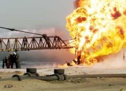 В Грузии загорелисть цистрены с нефтью