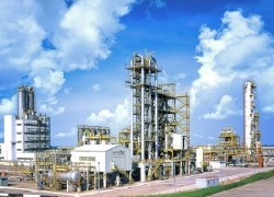 Фирташ нацелился на покупку Лисичанского НПЗ