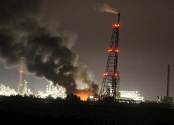 В Нидерландах загорелся завод Shell