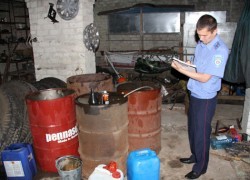 Правоохранители Чернигова обнаружили подпольный цех по изготовлению бензина