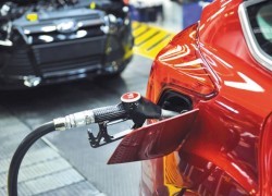 Бензины в рознице незначительно подешевели