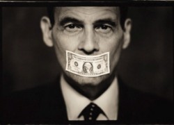 Трейдеры платят за молчание