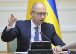 Лицензии на добычу полезных ископаемых следует продавать на аукционах, — Яценюк