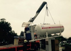 В Киеве продолжается снос незаконно установленных АГЗП