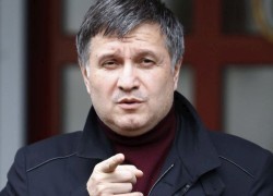 Министр МВД выступает за расторжение энергоконтрактов с Крымом