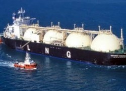 Первый газ на LNG-терминал может прийти уже осенью 2014 года