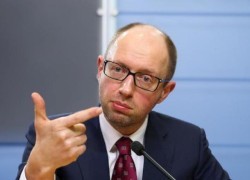 Премьер обвинил НКРЭКУ в махинациях с тарифами облгазов