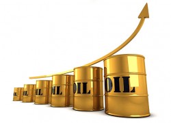С октября Россия повышает экспортную пошлину на нефть до $416,4 за тонну