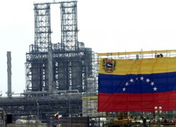 Нефтяные заводы Венесуэллы работают на треть от полной мощности