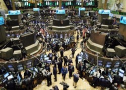 Нефтяные фьючерсы незначительно подешевели