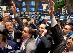 Bloomberg: трейдеры ставят на подъем нефти