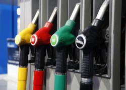 Сжиженный газ продолжает дешеветь в рознице, а высокооктаны и дизельное топливо — в мелком опте