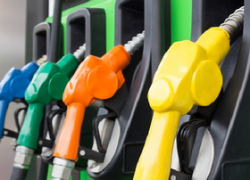 В мелком опте заметно подешевели светлые нефтепродукты, в рознице снизились цены на СУГ