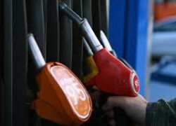 Українські удари по НПЗ спричинили дефіцит бензину в росії