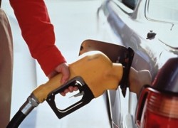 За семь дней в рознице светлые нефтепродукты подорожали, СПБТ — подешевел